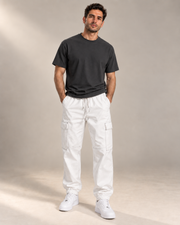מכנס גבר WHITE CARGO – לבן, צילום סטודיו