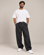 שחור ווש — ג׳ינס באגי רחב לגבר BLACK PLEAT –  גזרה גדולה רחבה שחור ווש — צילום סטודיו