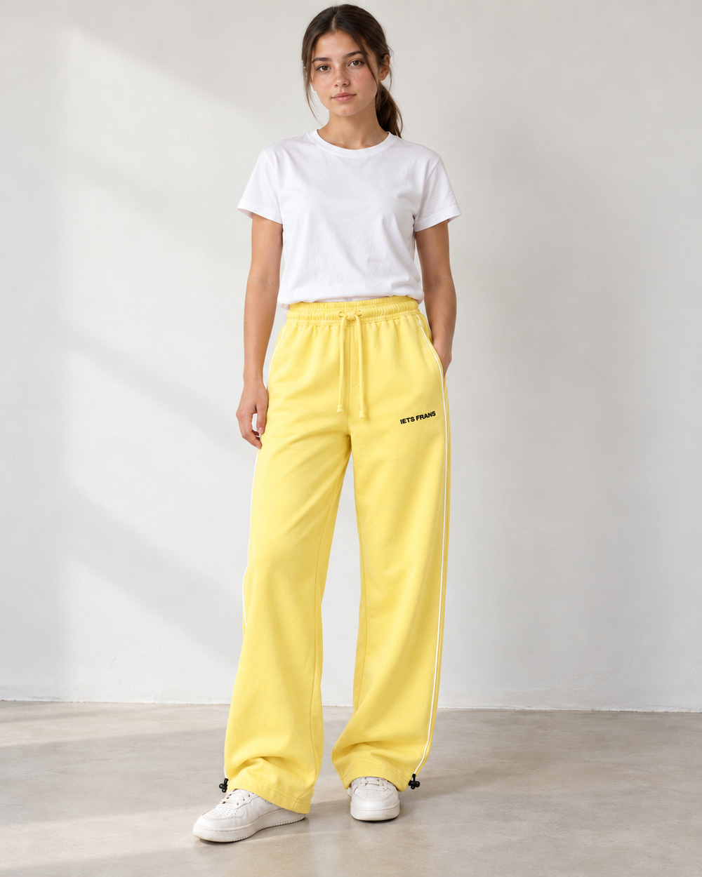 מכנס פרנץ׳ טרי רחב לנערות ולנשים בצבע צהוב – תמונה קדמית