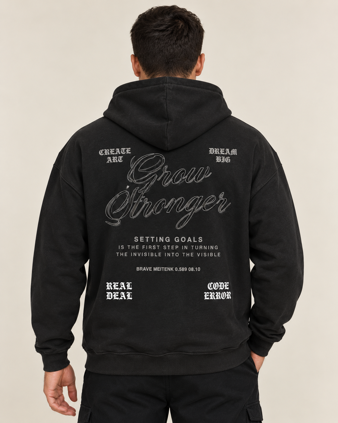 קפוצ׳ון לגבר GROW STRONGER – הדפס כיתוב – שחור – תקריב