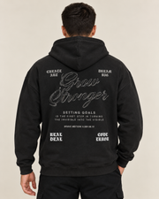 קפוצ׳ון לגבר GROW STRONGER – הדפס כיתוב – שחור – תקריב