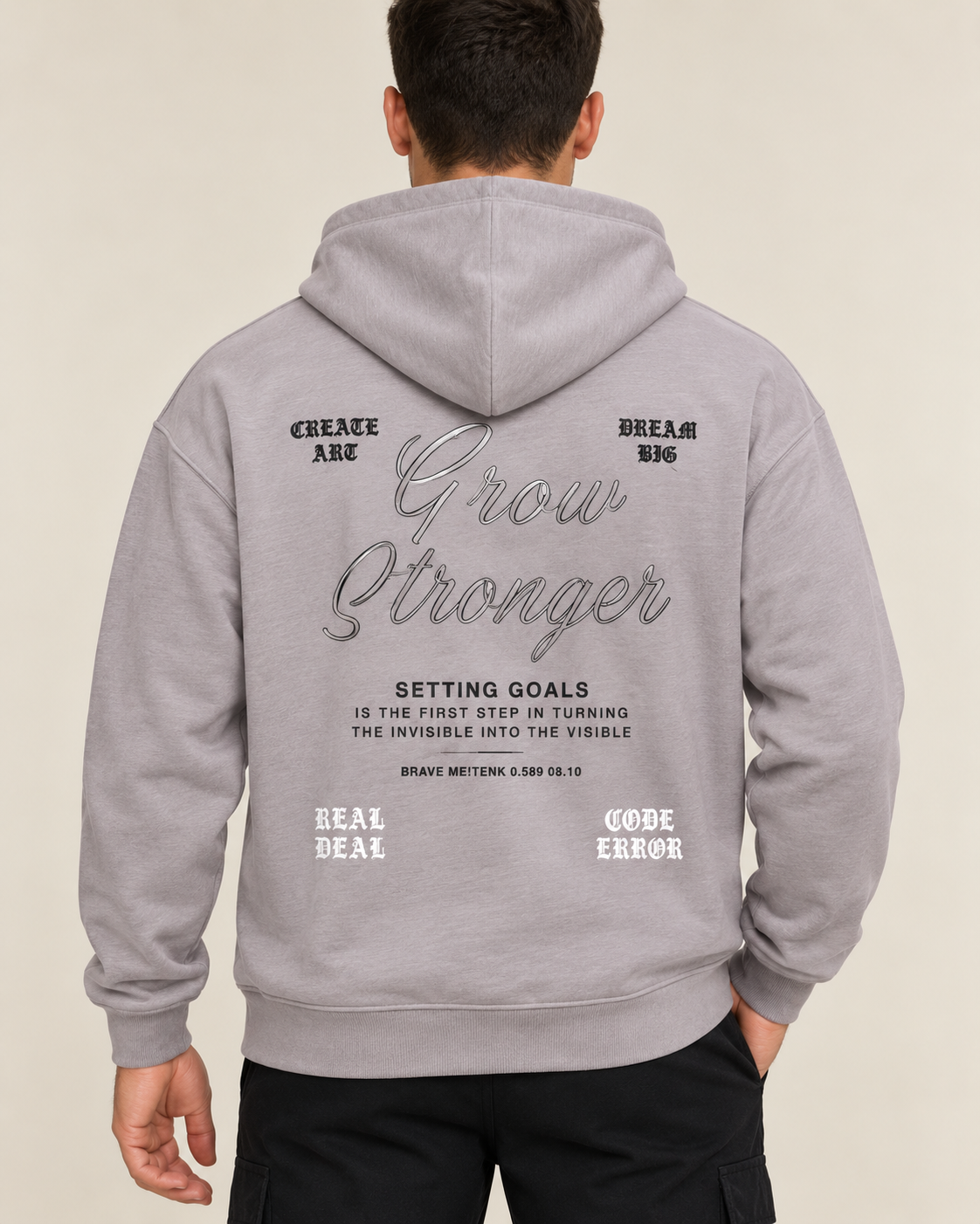 קפוצ׳ון לגבר GROW STRONGER – הדפס כיתוב – אפור בהיר – תקריב
