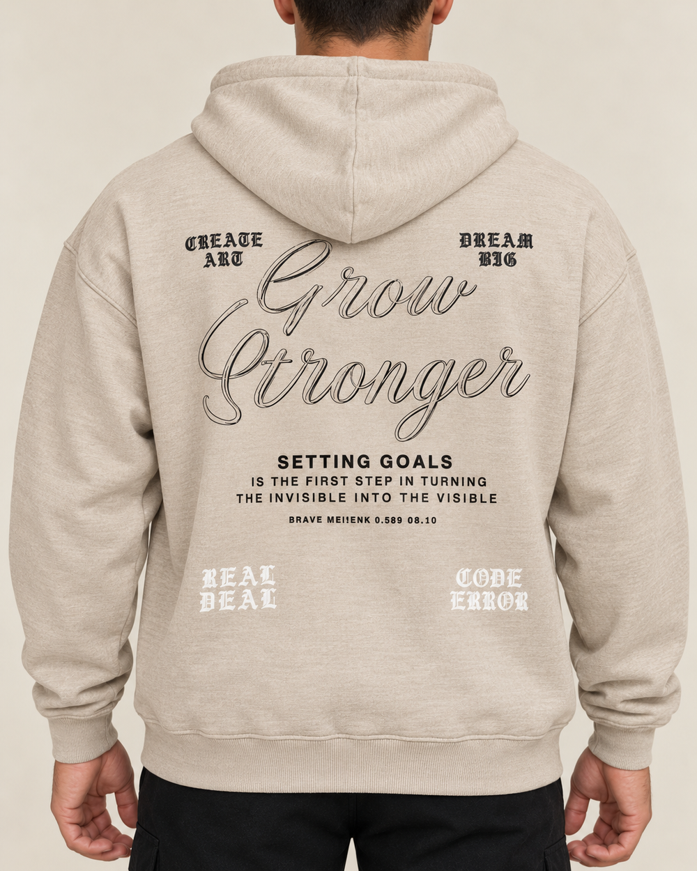 קפוצ׳ון לגבר GROW STRONGER – הדפס כיתוב – אוף וויט – תקריב