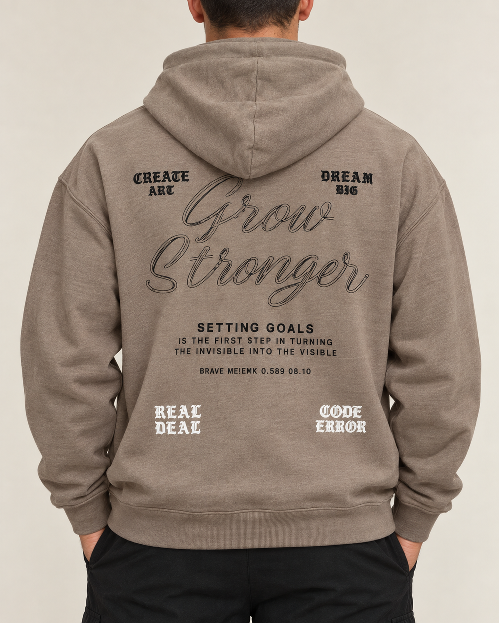 קפוצ׳ון לגבר GROW STRONGER – הדפס כיתוב – בז׳ – תקריב