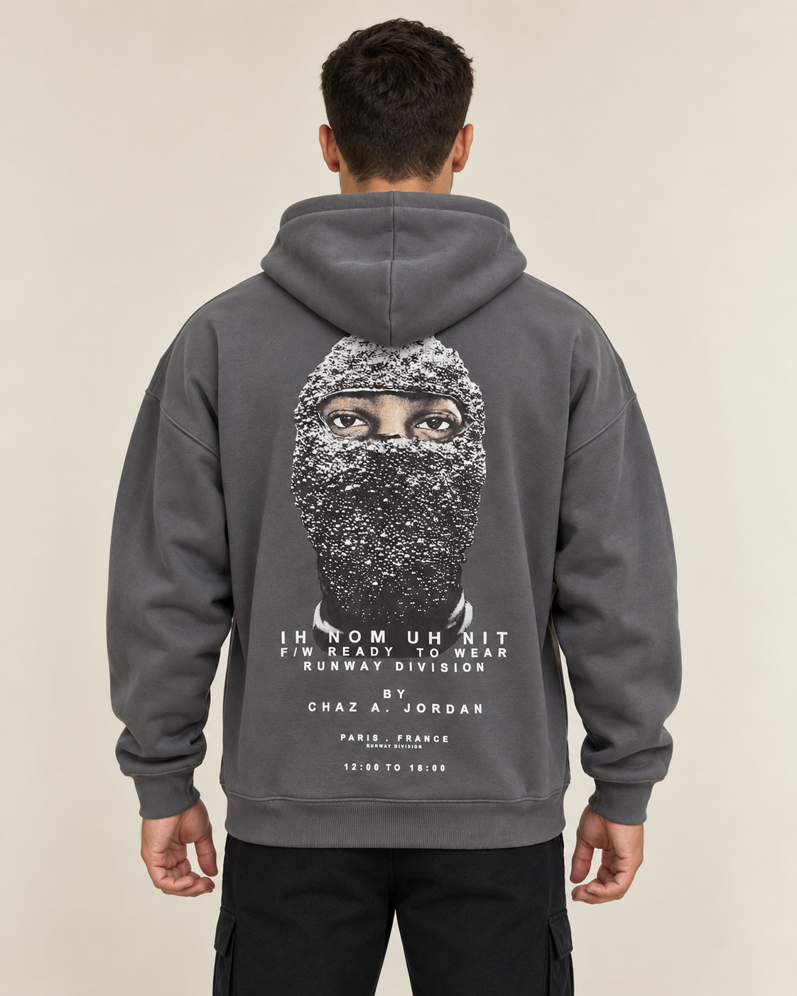 קפוצ׳ון לגבר RUNWAY MASK – הדפס מסכה בגב – אפור כהה – גב