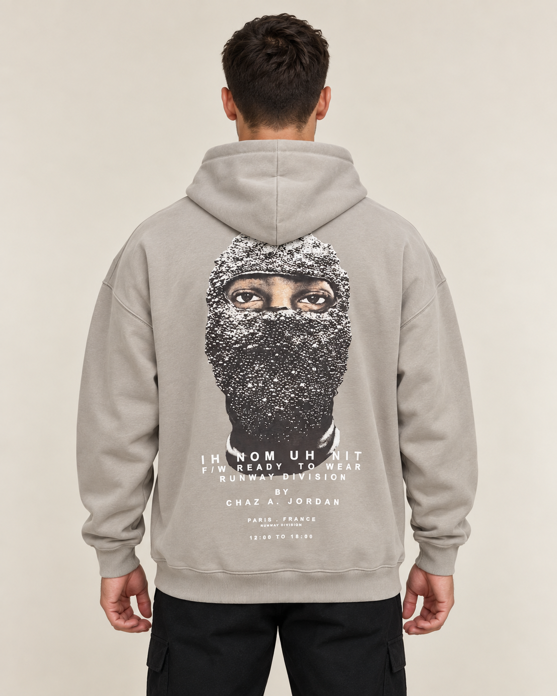 קפוצ׳ון לגבר RUNWAY MASK – הדפס מסכה בגב – אפור בהיר – גב