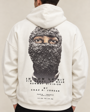 קפוצ׳ון לגבר RUNWAY MASK – הדפס מסכה בגב – לבן – תקריב